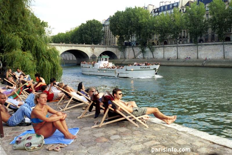Détente sur les quais de Seine © Paris Tourist Office/Amélie Dupont