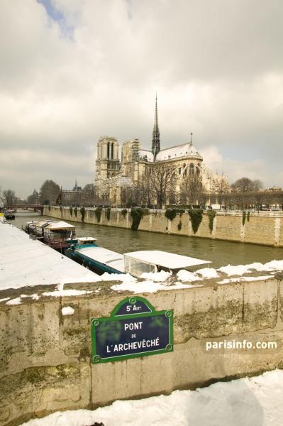 Notre-Dame sous la neige © Paris Tourist Office/Marc Bertrand