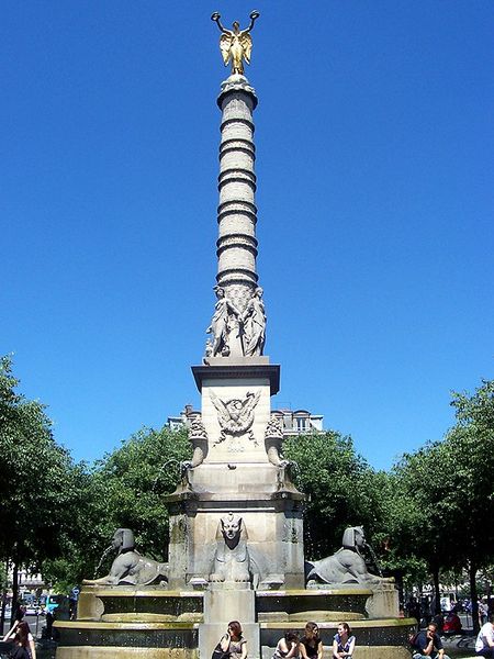 Fontaine de la Place du Châtelet par Markusmark (wikimedia commons)