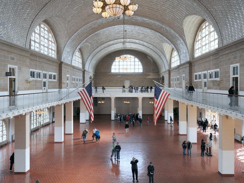 Le grand hall d'Ellis Island aujourd'hui musée de l'immigration nationale, New York ©K.Daley NPS, Statue of Liberty NM 