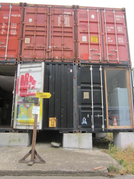 Atelier de Catherine raoulas construit avec des containers, Lorient, Morbihan