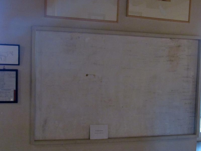 Mur sur lequel les enfants inscrivaient leur taille, Château du Bosc, Aveyron