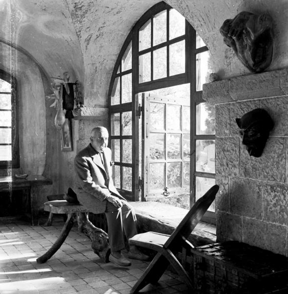 Jacques Prévert à La Colombe d'or, Saint-Paul-de-Vence © Jacques Gomot Jacques Prévert à La Colombe d'or, Saint-Paul-de-Vence © Jacques Gomot