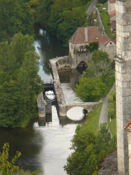 Moulin, écluse et tourisme fluvial sur le Lot