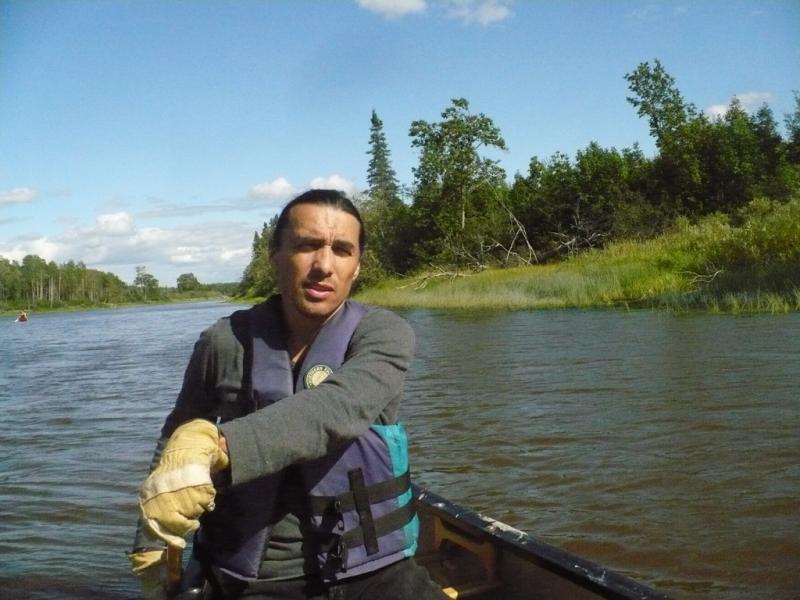Balade en canoë sur la rivière Harricana avec un Amérindien, Abitibi, Québec