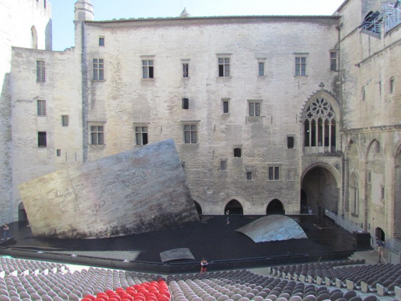 Cour d'honneur du palais des papes, Avignon Cour d'honneur du palais des papes, Avignon