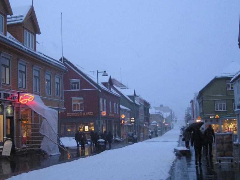 Sturgata et ses trottoirs chauffés, Tromso, Norvège