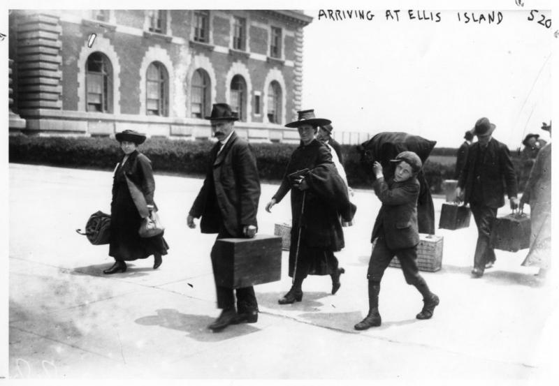 Arrivée de migrants à Ellis Island au début du XXème siècle, New York ©K.Daley