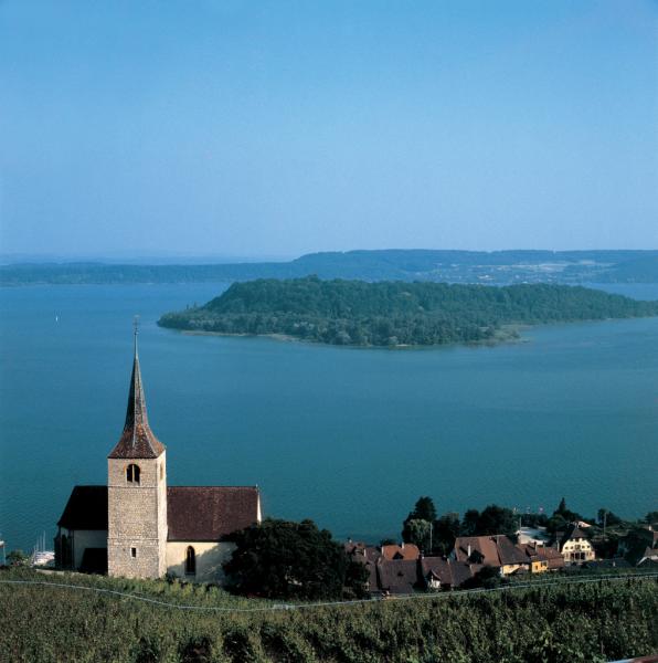 Vue de l'île Saint-Pierre, lac de Bienne, Suisse © Suisse Tourisme